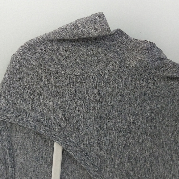 🍓 3/$30 Liz Lange Maternity Gray V-Neck T-Shirt - Picture 3 of 6